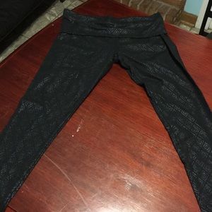 Black patterned leggings. Size M